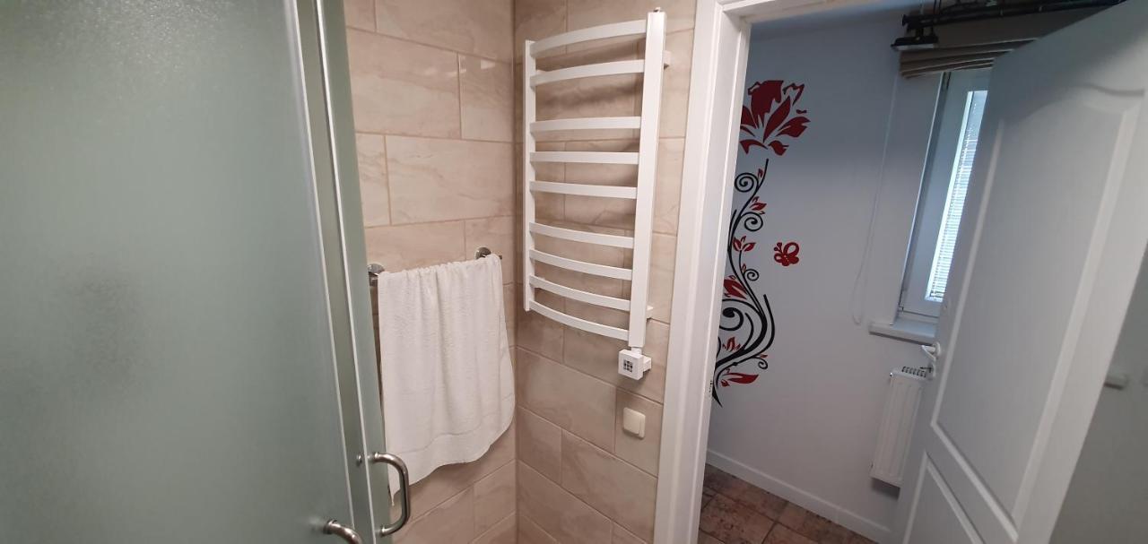 Aparthotel Savas 3 ,, Cosy House Studio" & Parking Kaunas Buitenkant foto
