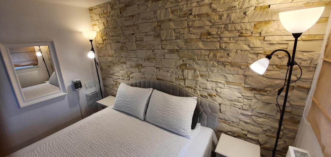 Aparthotel Savas 3 ,, Cosy House Studio" & Parking Kaunas Buitenkant foto
