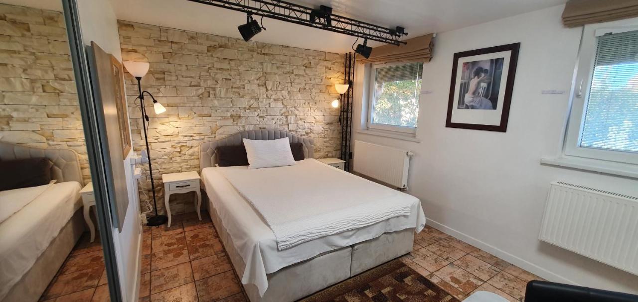 Aparthotel Savas 3 ,, Cosy House Studio" & Parking Kaunas Buitenkant foto